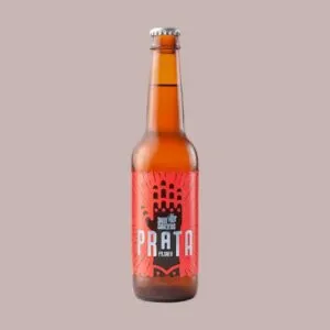 Cerveja Dois Corvos Pilsner no Temporada Social Club Porto